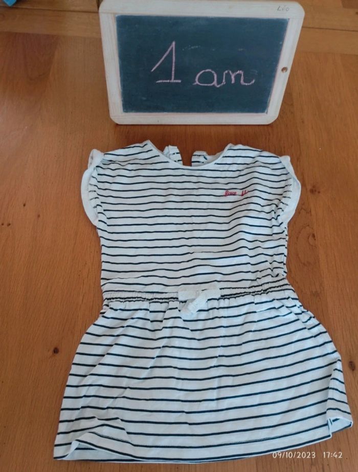 Robe marin taille 1 an en très bon état