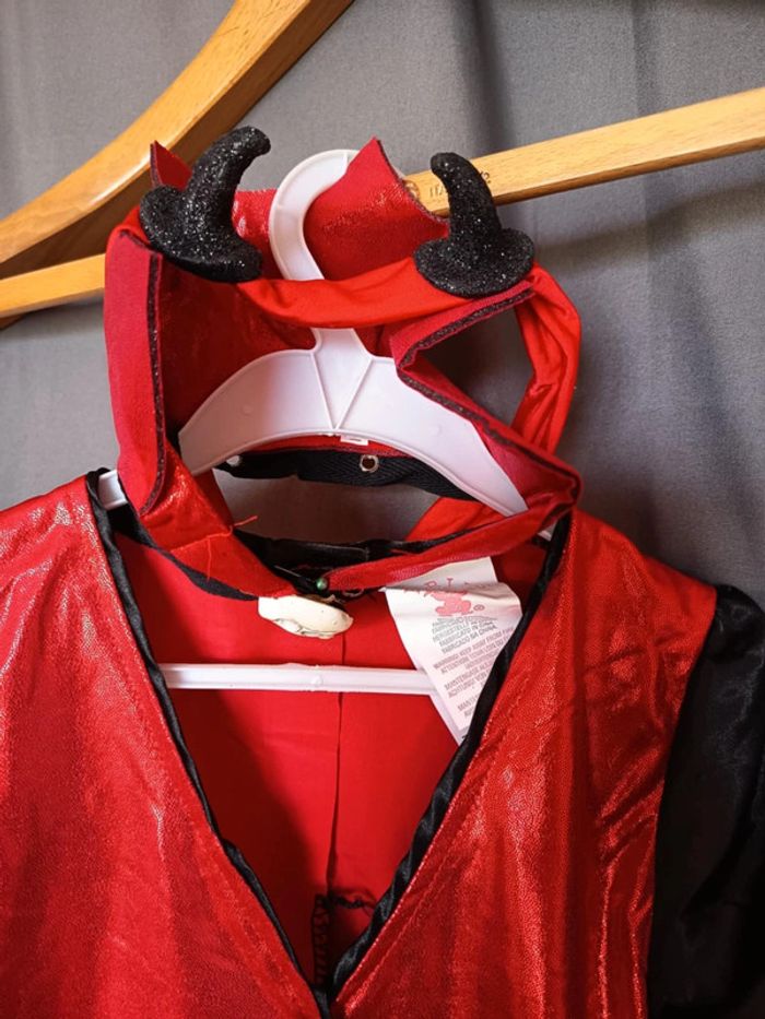 Costume enfant . Diablesse. les dimensions. Car je trouve bizarre la taille qu'ils mettent - photo numéro 4