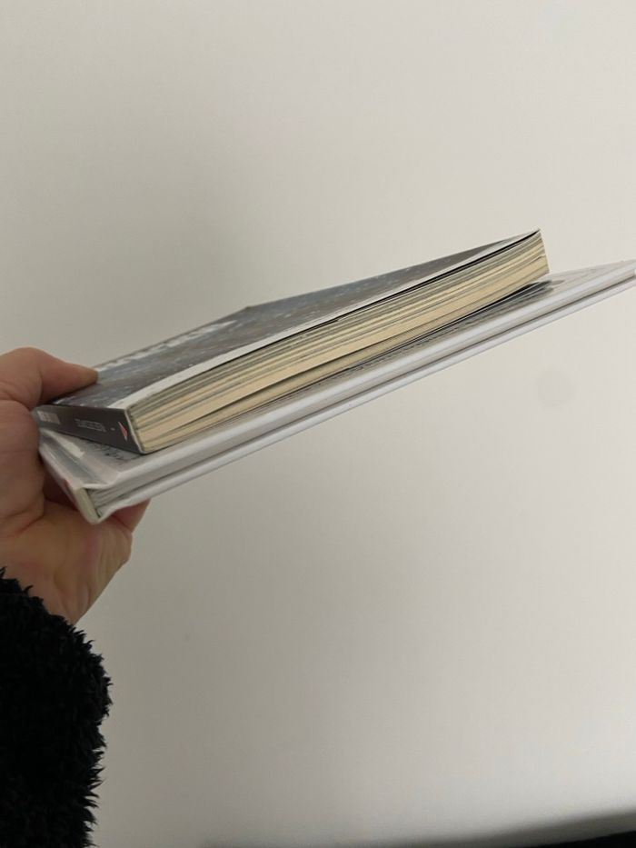 Lot 2 BD : Walking Dead Tome 1 + Le Guide de la Trentaine - photo numéro 4