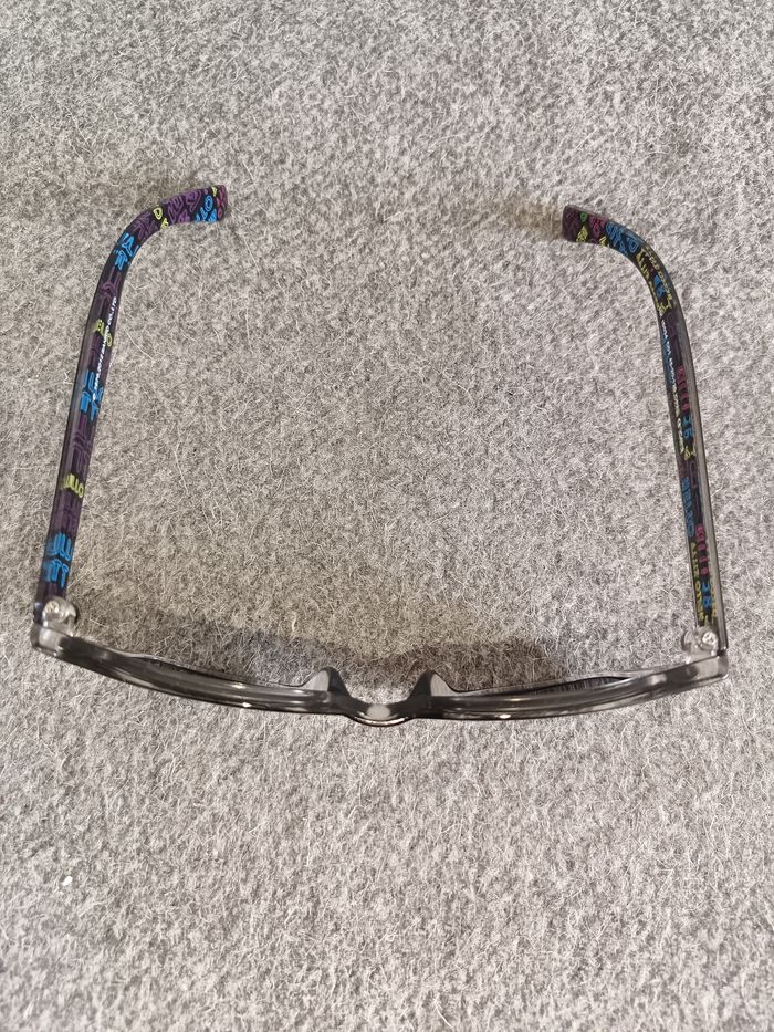 Lunette de soleil enfant noir hello kitty neuve - photo numéro 2