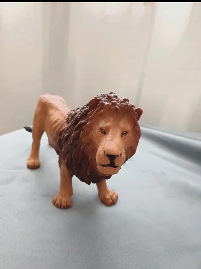 Figurine Schleich lion grand modèle 25 cm - photo numéro 4