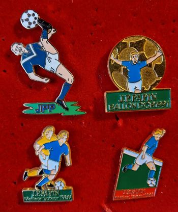 Lot de 4 pin's football Jean Pierre Papin