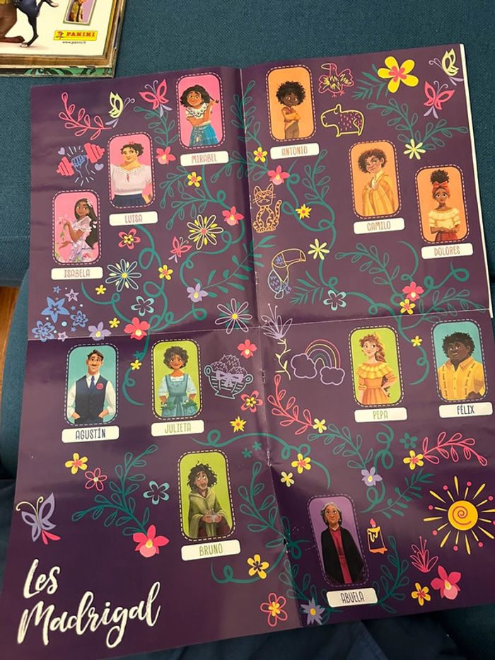 Album livre Panini complet stickers autocollants Disney Encanto famille Madrigal - photo numéro 8