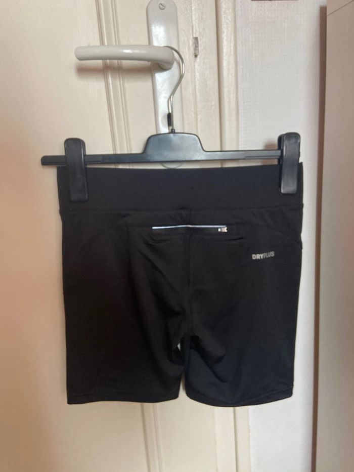 Short femme de sport neuf - photo numéro 3