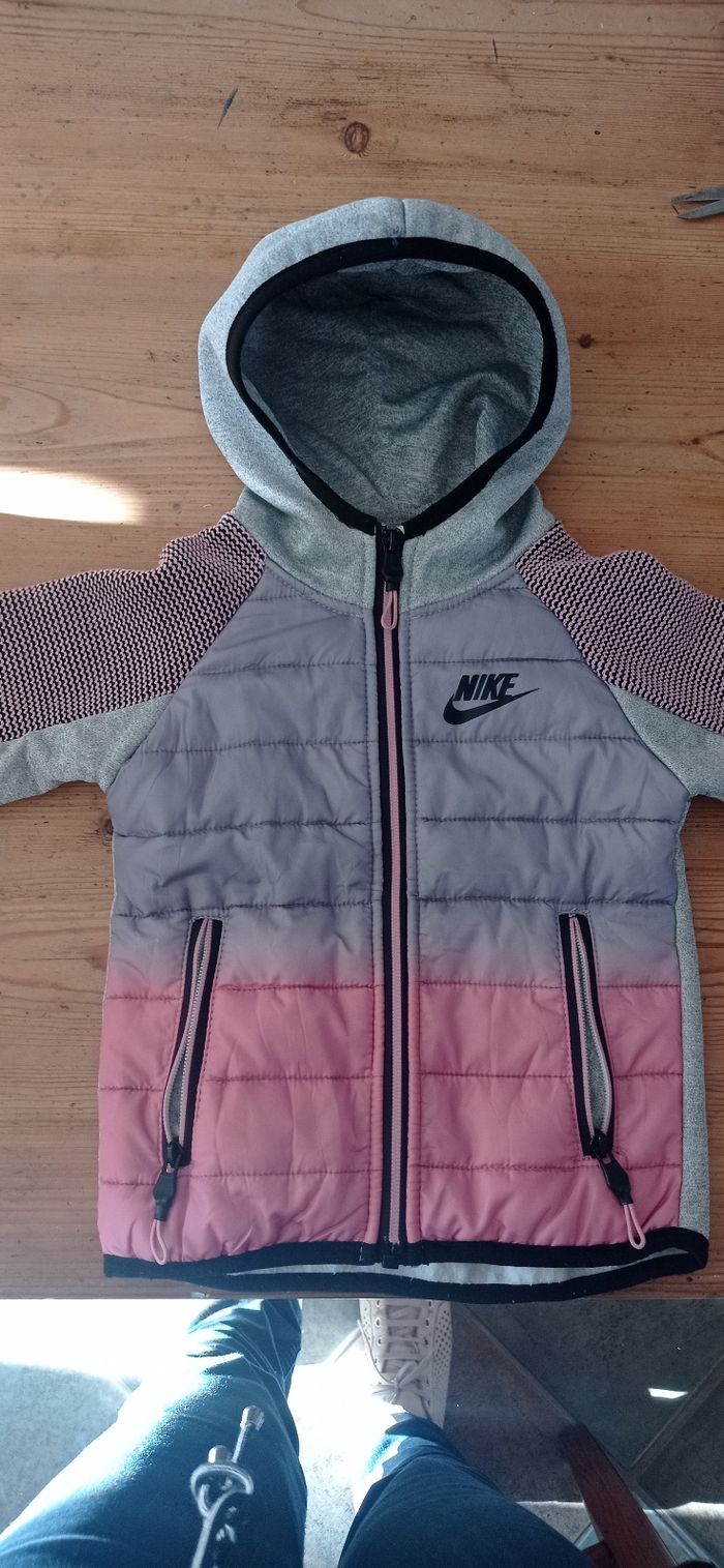 Veste Nike taille 2 ans .