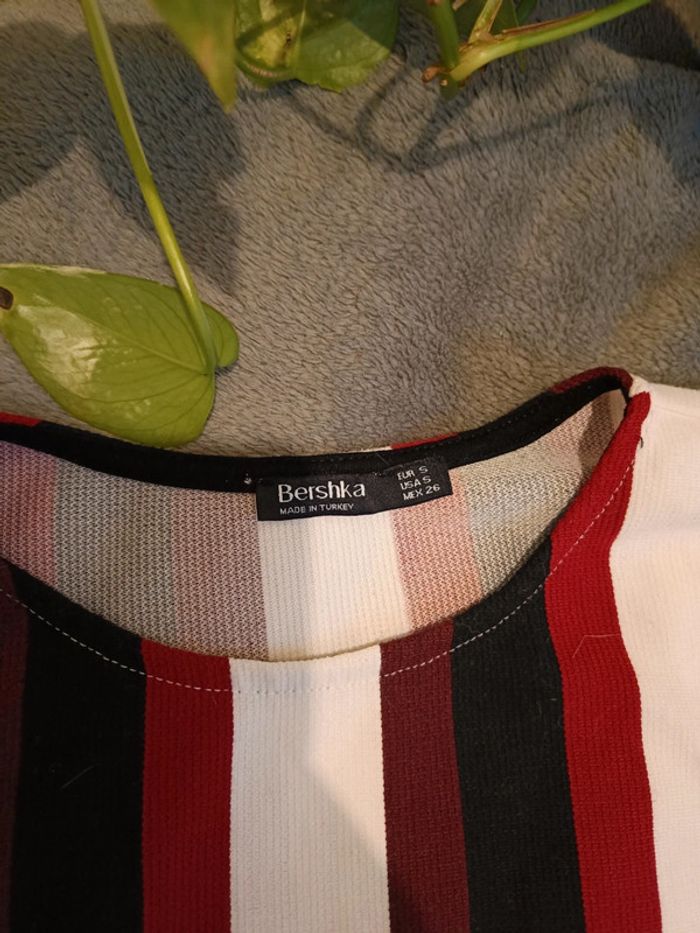 Pull rayé Bershka manches bouffantes - photo numéro 2