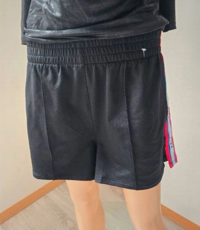 Short neuf 🍒Victoria secret🍒modèle Pink Taille L/40 - photo numéro 3