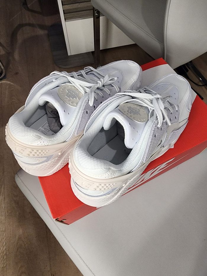 Nike Huarache Blanche - Pointure 40 - photo numéro 2