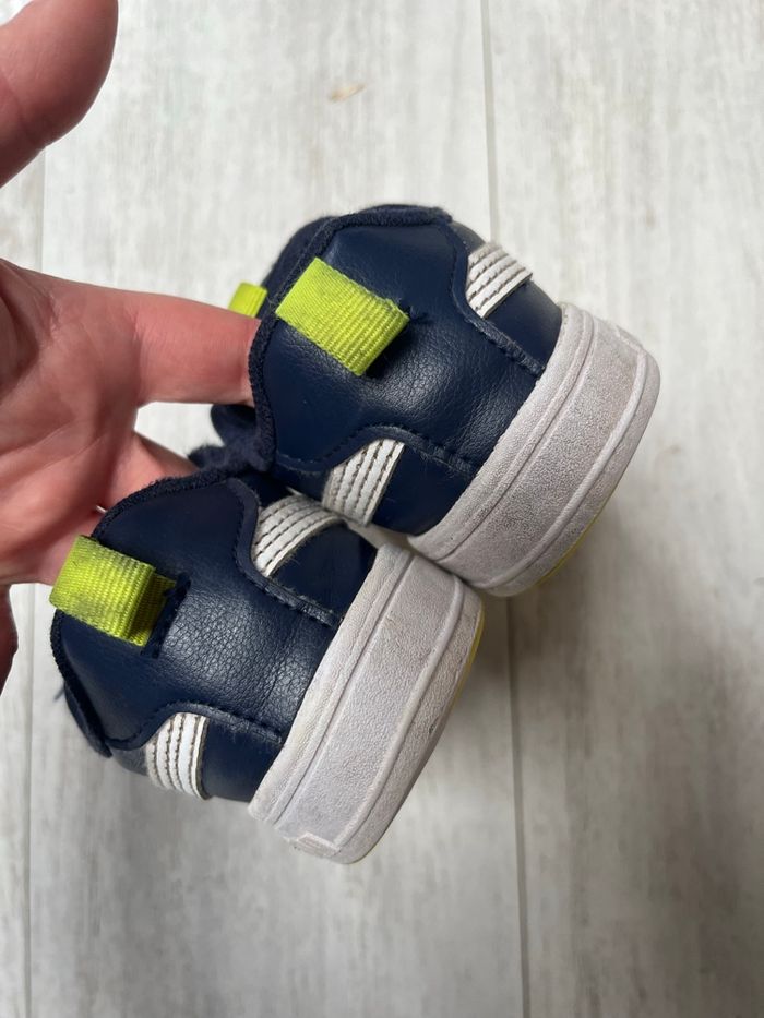 Baskets marines blanches Marque Puma taille 26 - photo numéro 9