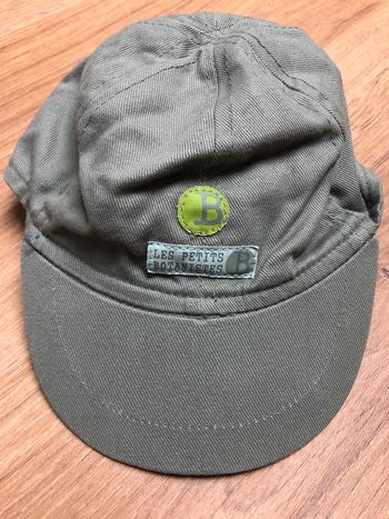 Casquette verte bébé