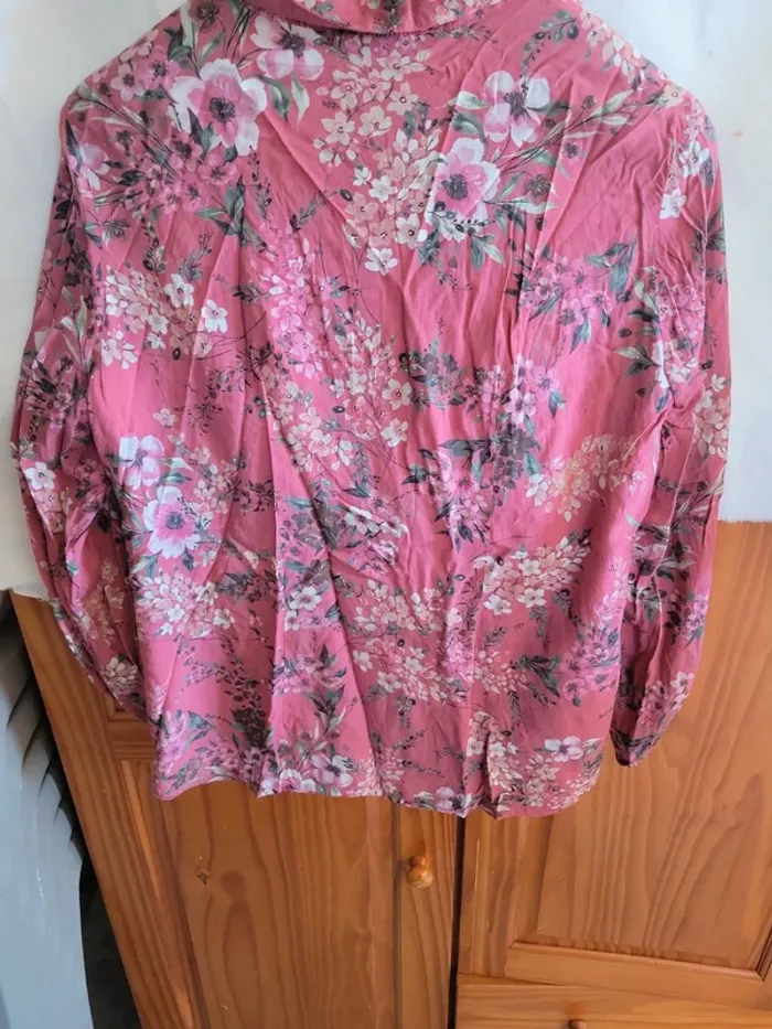 Chemise taille 2 - photo numéro 5