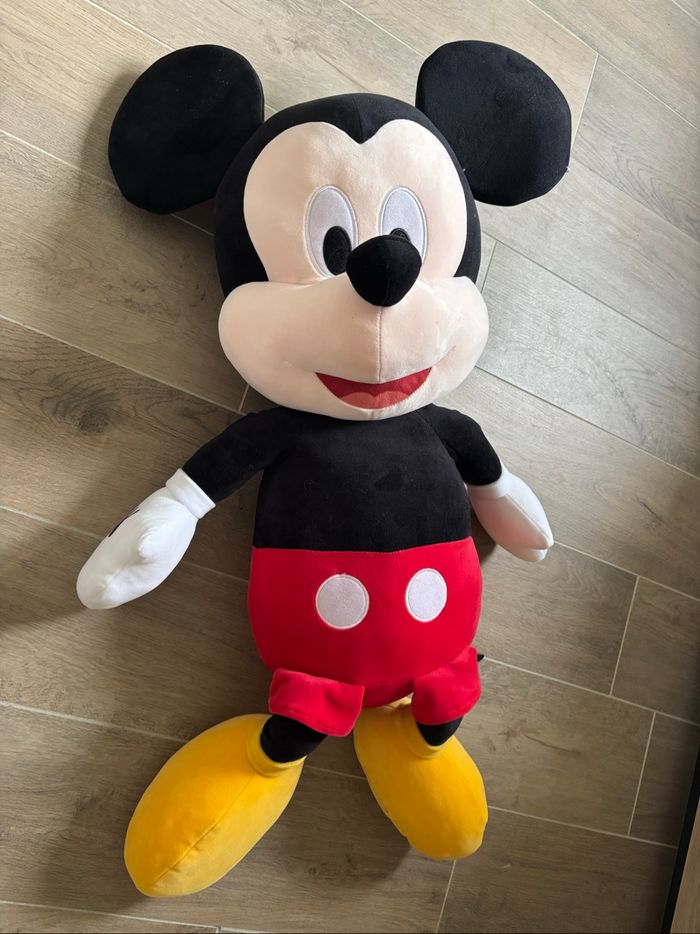 Énorme peluche Disney Mickey Mouse - photo numéro 3