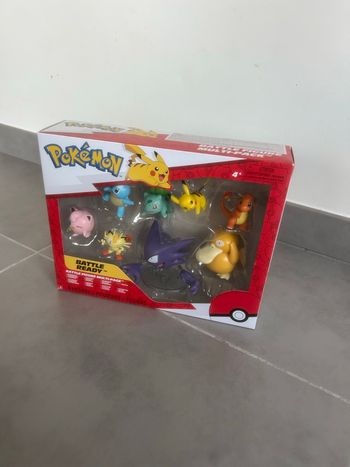 Coffret pack 8 figurines  Pokémon neuf 