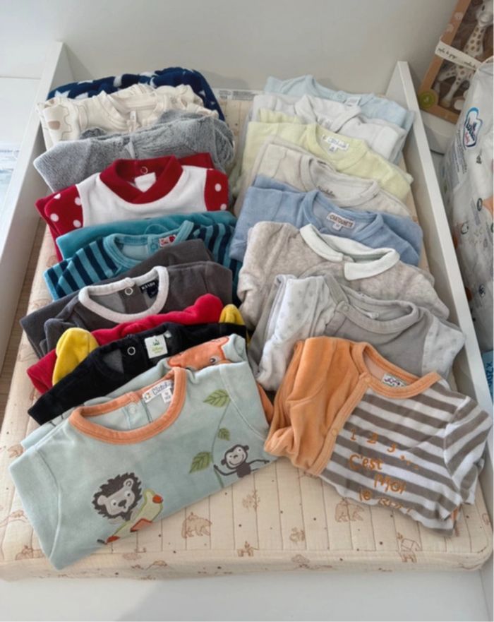 Lot de pyjamas en 1 mois - photo numéro 4