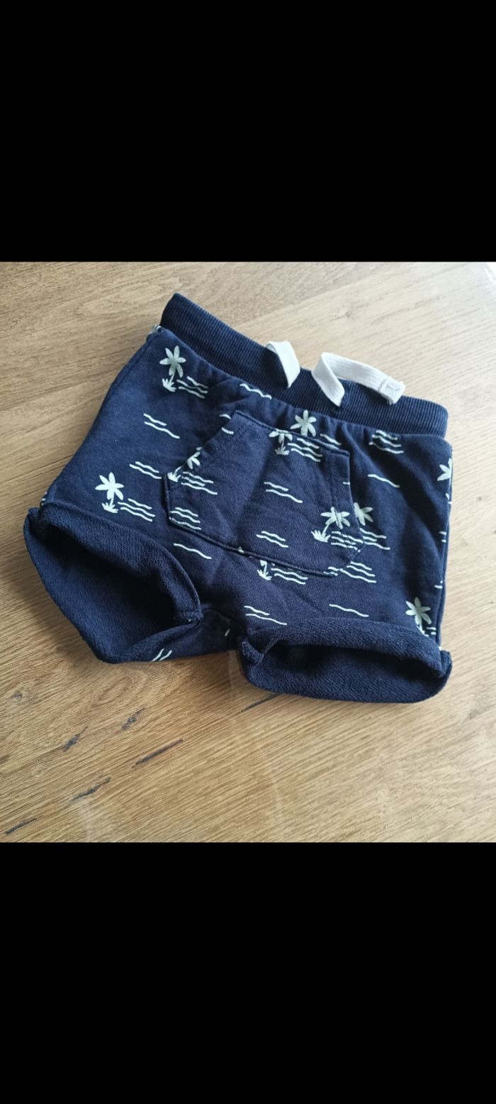 2 shorts - photo numéro 2