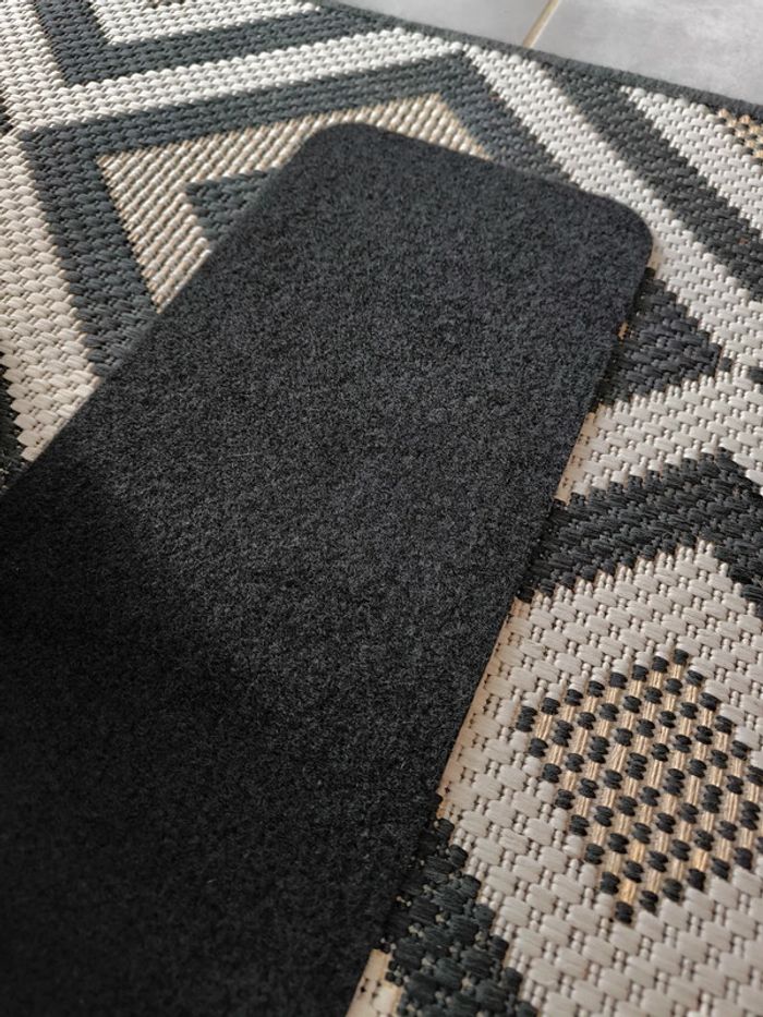 Lot de 14 marchettes d'escalier moquette noire antidérapantes neuve - photo numéro 2