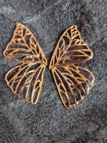 Paire de boucles d'oreilles dorée papillon Neuve