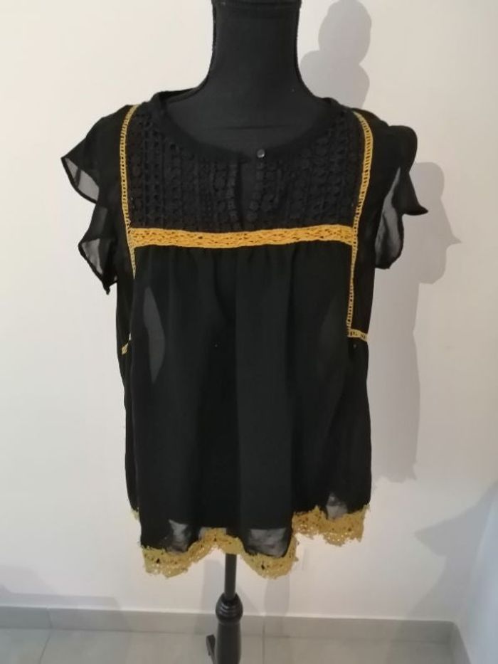 Jolie blouse noire taille 46/48