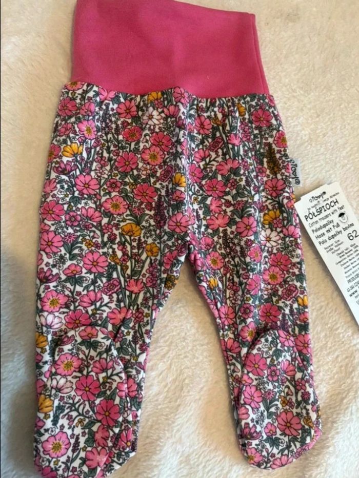 Jolie pantalon à pied floral neuf 3 mois - photo numéro 4