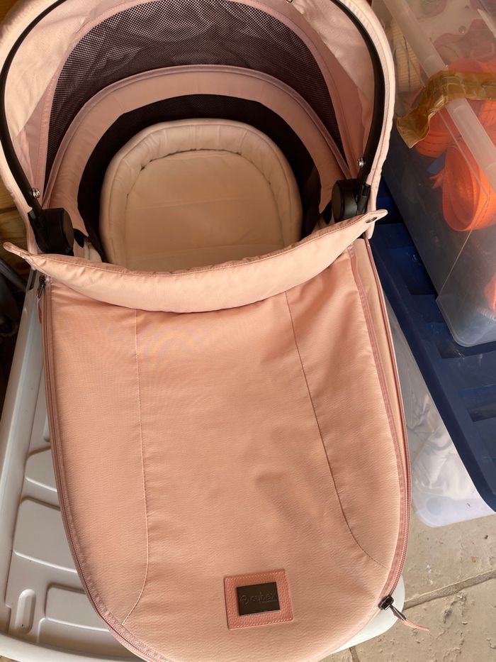 Nacelle Cybex rose très peu servie - photo numéro 4