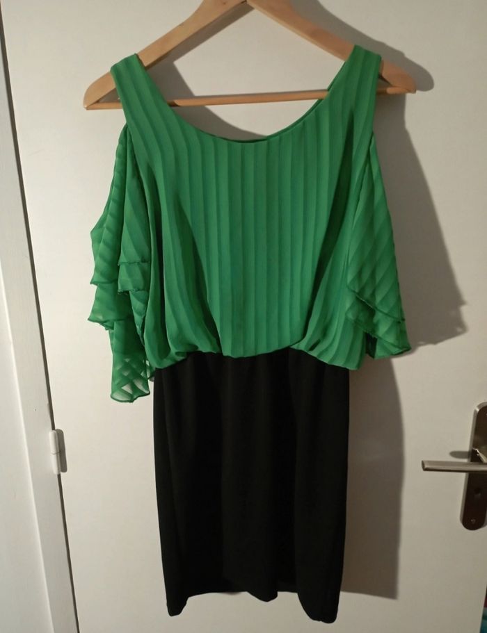 Robe à épaules dénudées - photo numéro 2