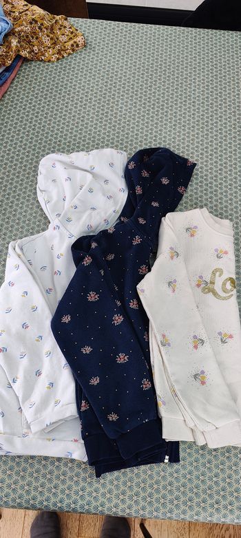 Lot de sweat et pull mi-saison 8 ans 