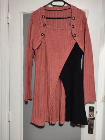 Haut long 2 couleurs ouvert sur le devant taille 46