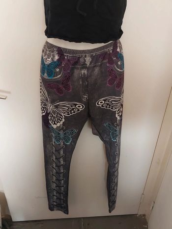 Leggins gris avec différents motif taille 40