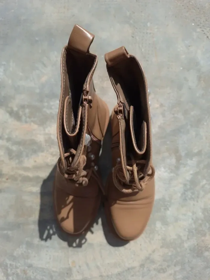 Bottines beige avec perles - photo numéro 4