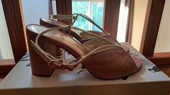 Chaussure à talon rose poudré 