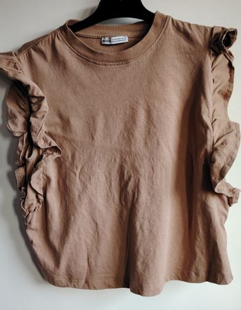 T-shirt Bershka marron à volants – Taille XS