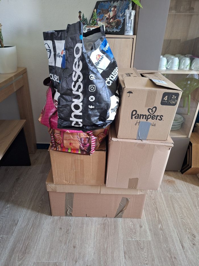 Fille du 3 mois au 4 ans