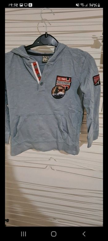 Tee shirt manche longue capuche