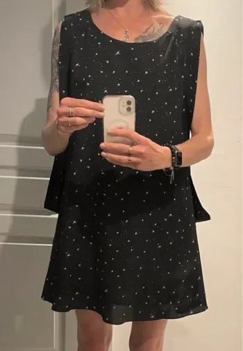 Robe noire imprimé étoiles Version Originale – Taille M
