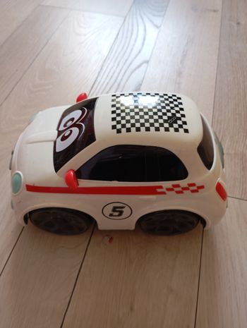 Voiture télécommandée
