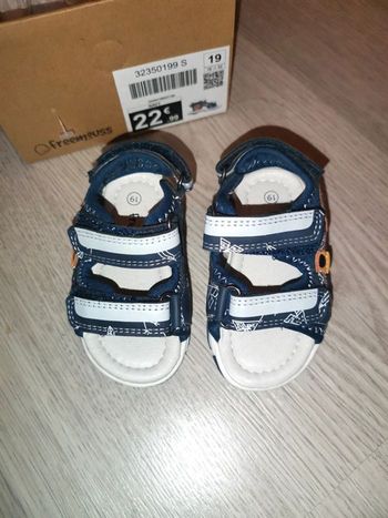 Sandales, pointure 19