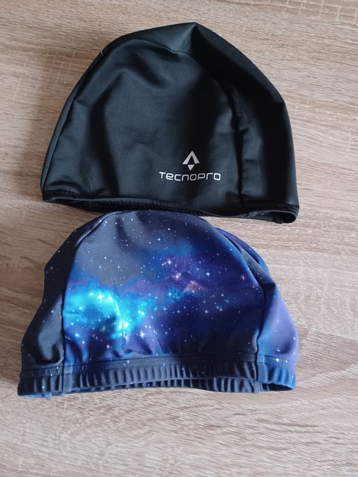 Lot 2 bonnets de bains