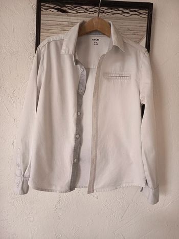 Chemise blanche à manches longues avec revers