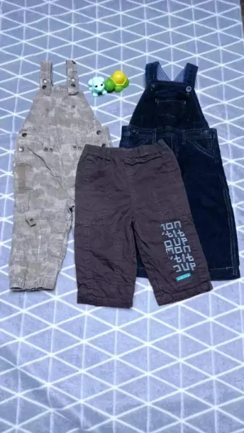 🦁 lot 2 salopettes + 1 pantalon, 9 mois