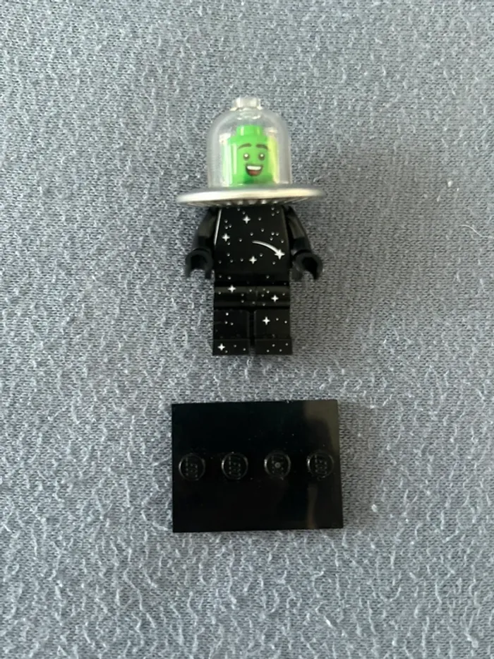 Lego Minifigure series 25 Flying Saucer Costume Fan col443