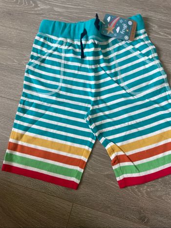 Pantalon de la marque Frugi modèle Aiden Stripes Shorts coloris Sunset Stripes taille 7/8 ans Neuf Neuf étiqueté