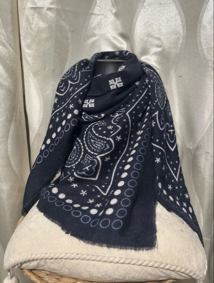 Foulard bleu marine