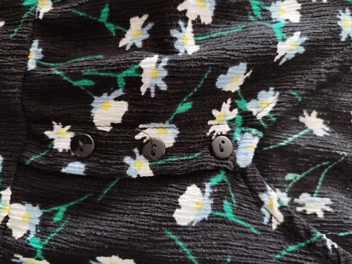 Petite robe noire fleurs bleu été - photo numéro 6