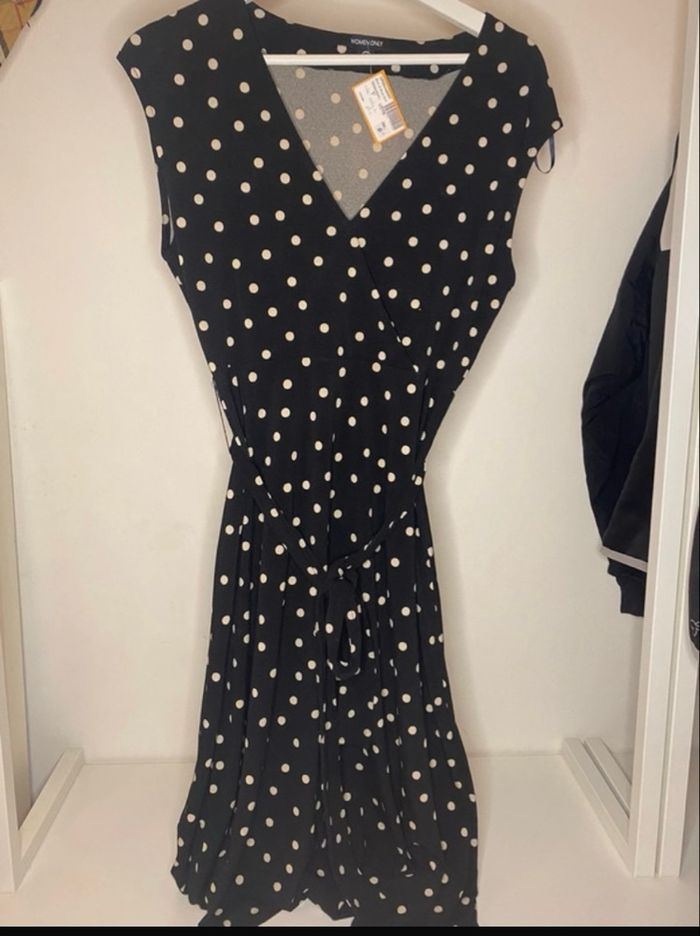 Robe à pois noir et blanche