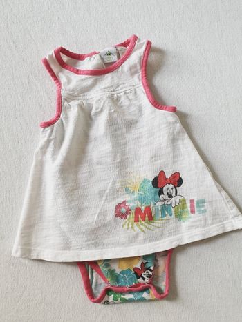 Robe avec bodie intégré en très bon état taille 6mois