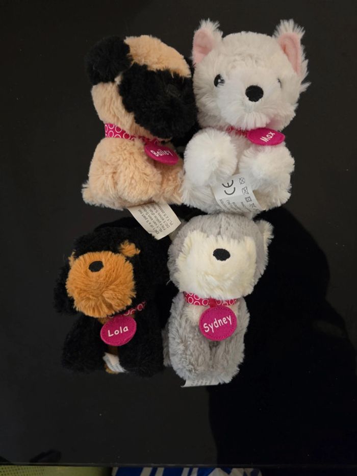 Lot de 4 peluches petits chiots 12cm