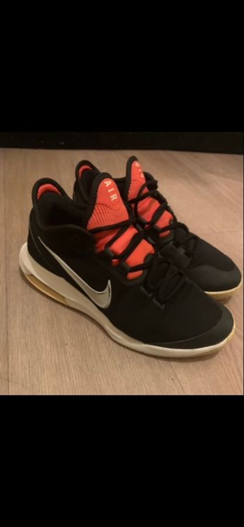 Basket nike noir et orange taille 41 Europe 26cm us8