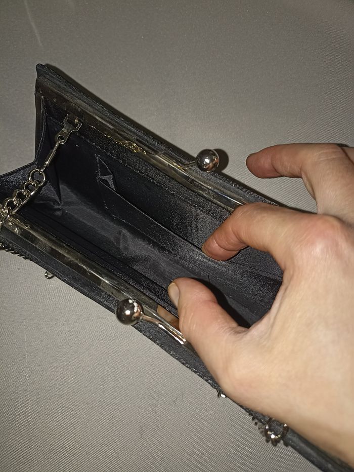 Pochette de Soirée Noire Chic - Chaîne Argentée Amovible - Parfaite Mariage/Cérémonie - photo numéro 4