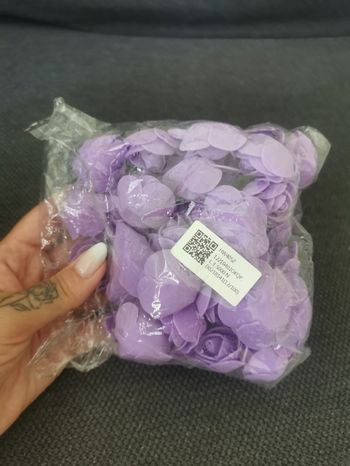 Paquet fleurs violet en mousse neuf