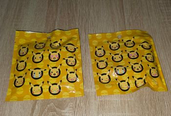 Lot de 2 figurines mystères pokemon neuve
